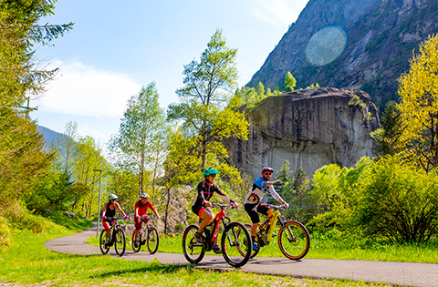 Tour e-bike di gruppo in Val Masino