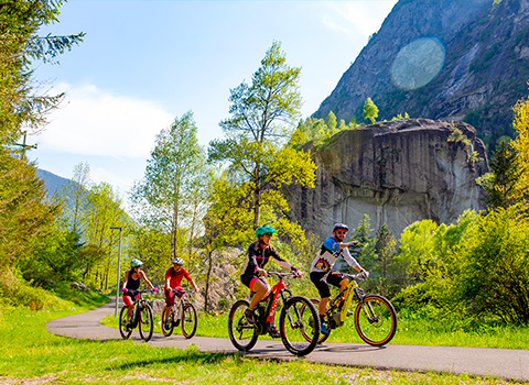 Tour e-bike di gruppo in Val Masino