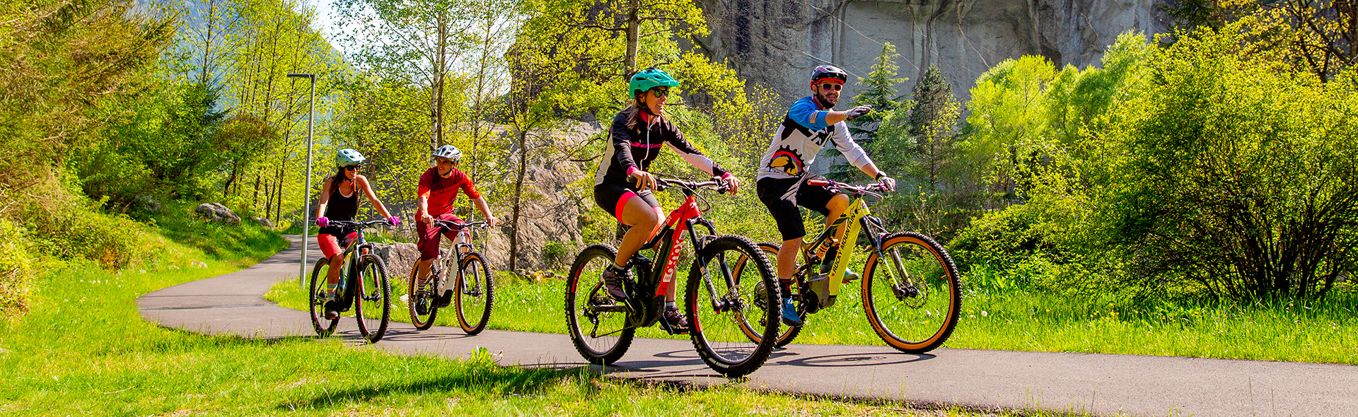 Tour e-bike di gruppo in Val Masino